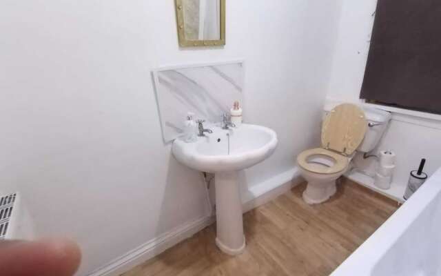 Beautiful 1-bed House in Leeds