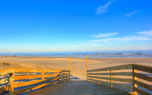 Kona Cove by RedAwning