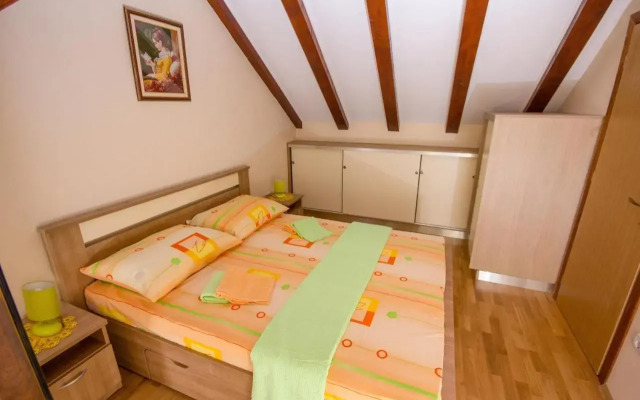 Apartment Niko Kaštel Stari