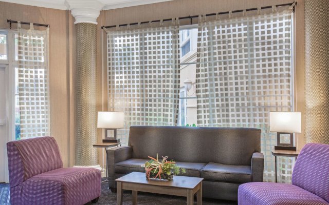 La Quinta Inn & Suites by Wyndham Miami Airport West