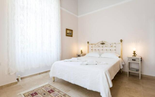 Neoclassical flat with 2 bedrooms in Piraeus