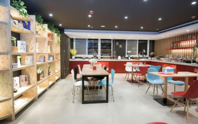 ibis Luoyang Baolong Square Hotel