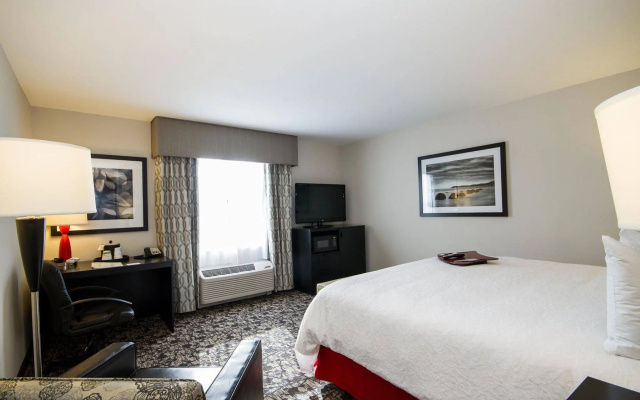 Hampton Inn & Suites DuPont