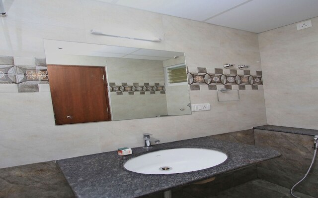OYO 10379 Hotel Varcity Sapphire