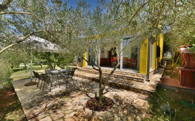 Villa Yellow House