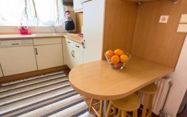 Cosy 2-Floor House with Garden