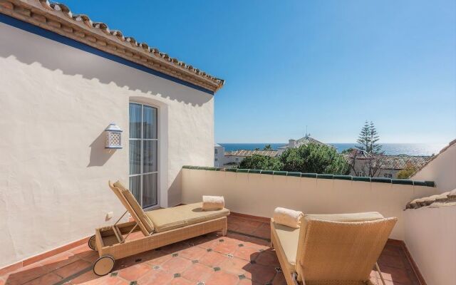 Las Dunas Suites & Apartments