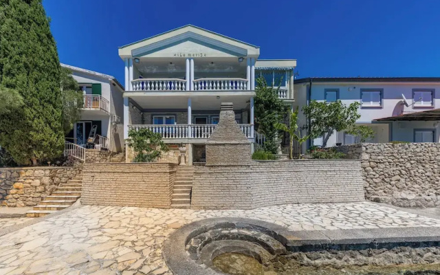 Holiday Home Seafront Escape