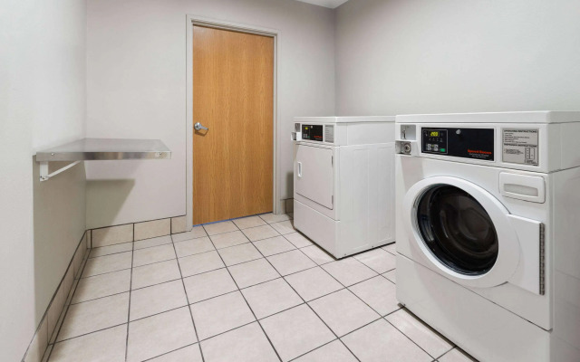 Days Inn By Wyndham Jackson Downtown