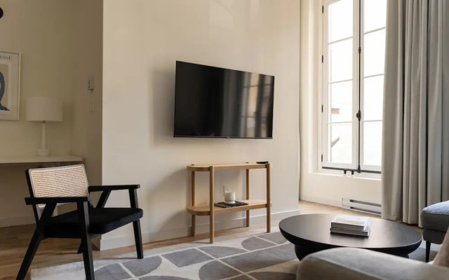 Maison Place Jacques-Cartier by Luxury In Transit