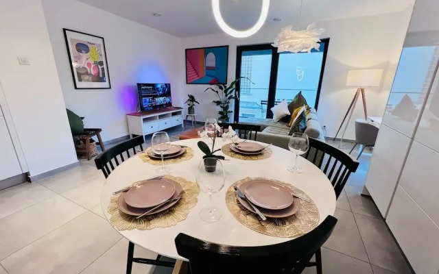 Lovely 1 bedroom flat w balcony&parking