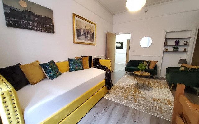 6 Separate beds, 2 baths -Leith Spectacular Apartment