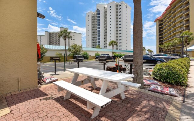 Summerhouse by Book That Condo