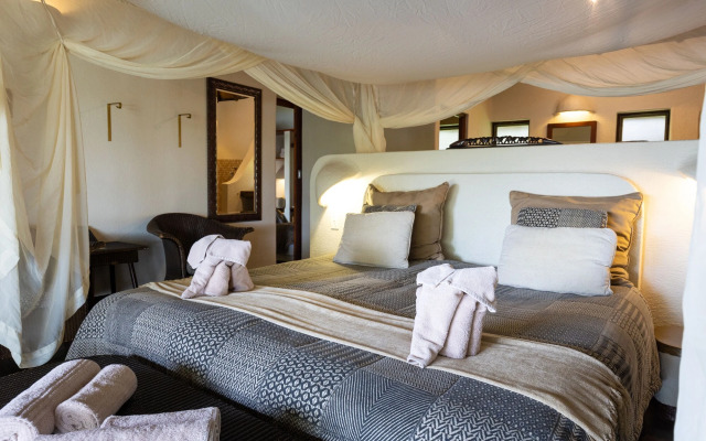 Nyati Safari Lodge
