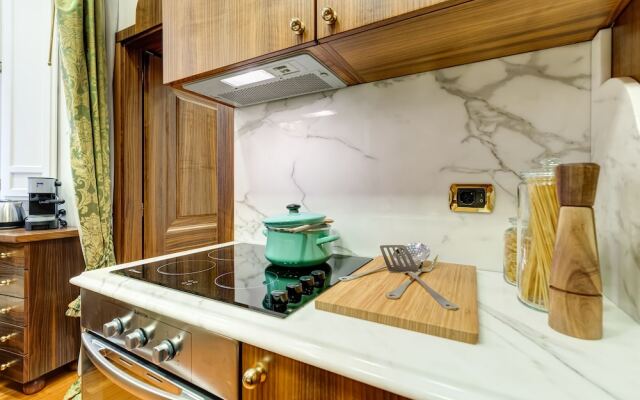 Pantheon Antique Suite