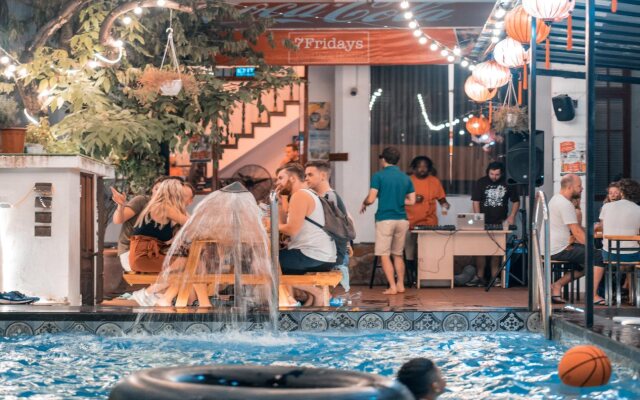 7Fridays Westlake Hostel