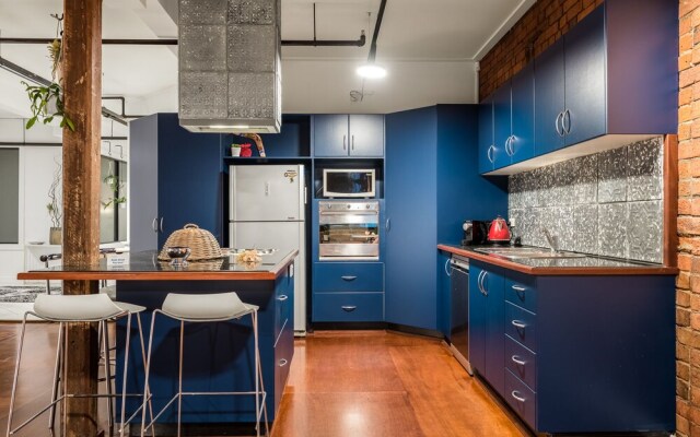 StayCentral - Heritage Warehouse Retreat