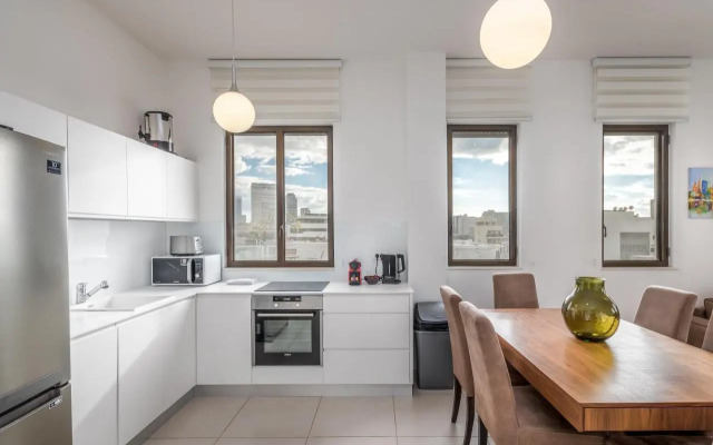 Modern & Bright 3 BDR close to the beach