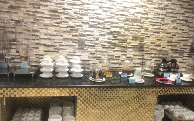 Hom - How Da Nang Airport