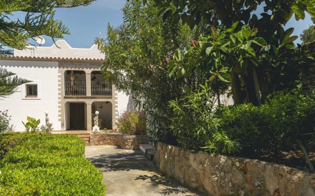 Magnificent Country House With Garden and Private Pool Onheinde