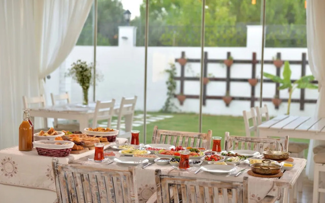 Villa Blanche Otel