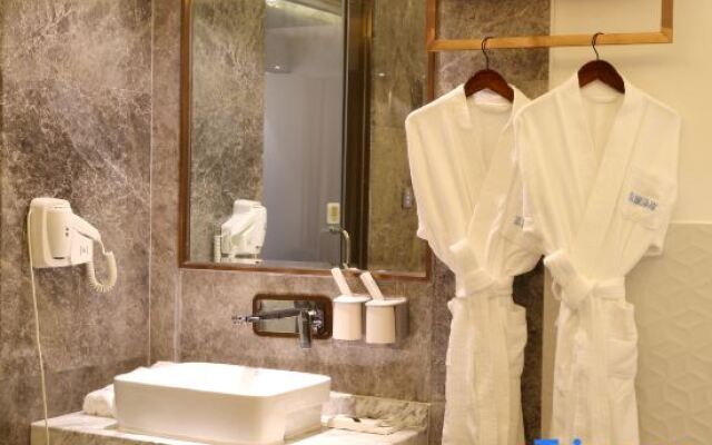 Xiamen Baihaishu Hotel (Huanghua Beach, Huandao Road)