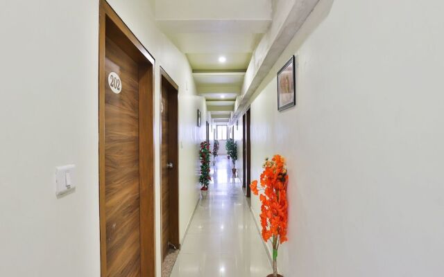 OYO 15417 Red Rose