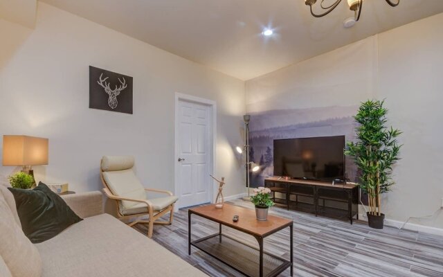 Cozy condo by train 15m to NYC