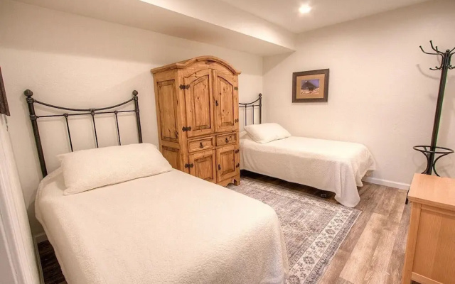 Awesome Dawson 1 Bedroom Condo by RedAwning