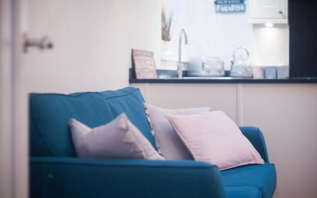 The Penthouse At The Mews - 2 Bedroom Apartment - Tenby