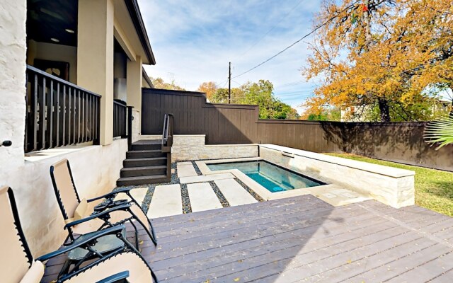 Skyline View Austin House by RedAwning