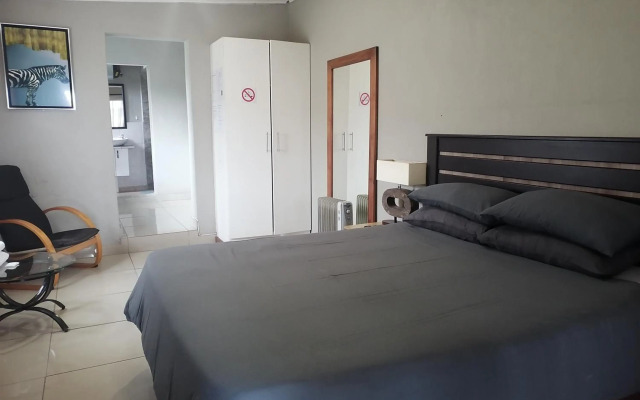 Gugu's Private and Cosy Guest House 2