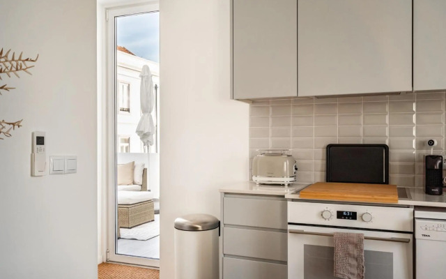 Akicity Ourique White
