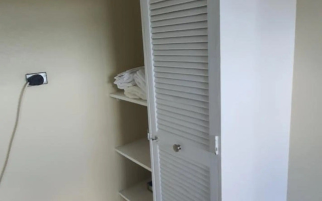 Hastings Towers 4D - Studio Apt Opp Beach