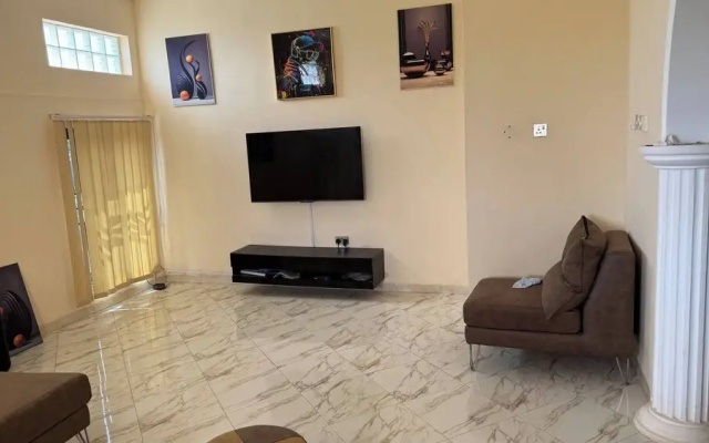 Entire First Floor With 3 En-suite Bedrooms