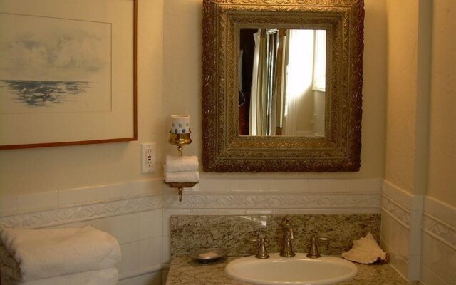 Salmonberry Inn & Beach House