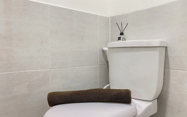 Comfort Look 2Br At Meikarta Apartment