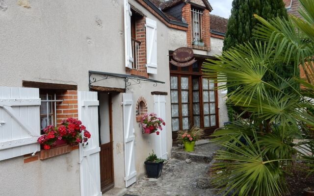 House With one Bedroom in Mer, With Enclosed Garden and Wifi