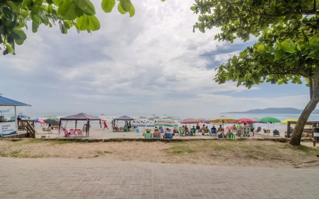 3BR Seafront apt w/ BBQ in Itapema Con0101