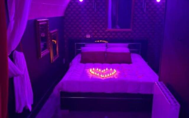 Loveroom auriol, romantique et coquine