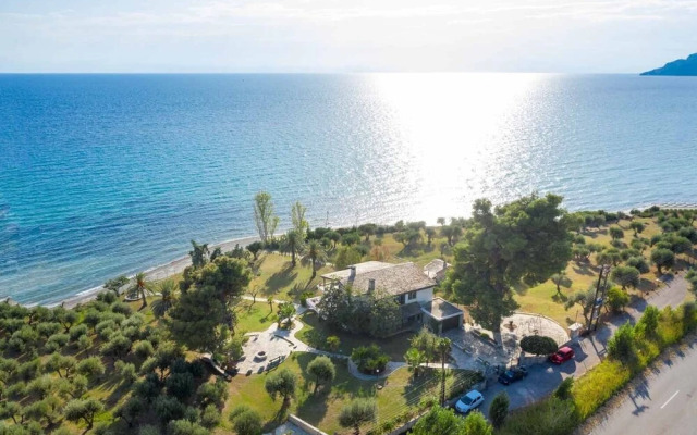 Malt Beachfront Villa Mola Kalyva