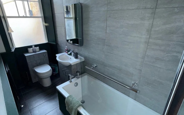 Ayr Town Centre Apartment - 3 Bedrooms