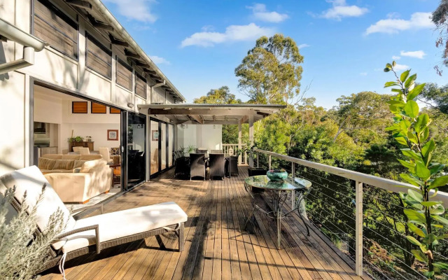 Elouera at Greenfields Beach 4pm Check Out Sundays