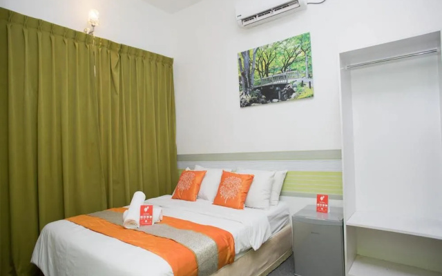 OYO 221 Olive Hotel