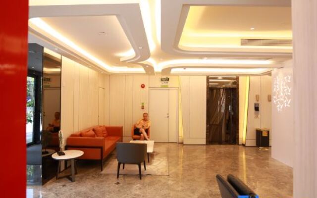 Shenzhen Futian Huaqiang South Feiyuan Hotel