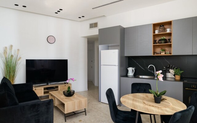 Bauhaus 2BR with Sea View by FeelHome