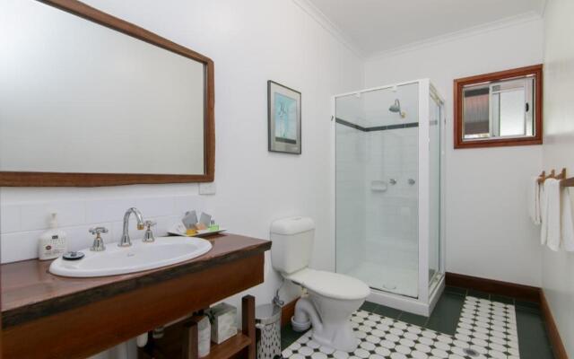 Daintree Manor Bed & Breakfast