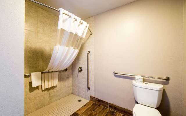 Quality Inn University near Downtown