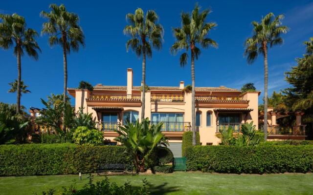 Cubo's Luxury Beach Front Duplex Puerto Banús
