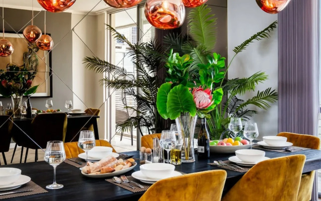 Waterfront Elegance at Harbour Bridge 413